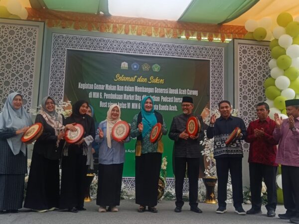 Ketua Forum Peningkatan Konsumsi Ikan (Forikan) Aceh, Ny. Marlina Muzakir (Kak Na), secara resmi membuka kegiatan Gerakan Memasyarakatkan Makan Ikan (Gemarikan) yang dirangkai dengan acara Market Day di Madrasah Ibtidaiyah Negeri (MIN) 6 Model Kota Banda Aceh