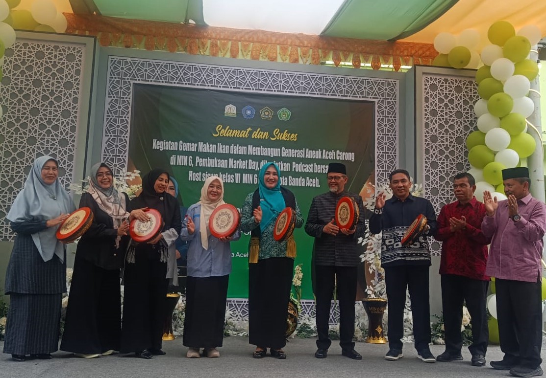 Ketua Forum Peningkatan Konsumsi Ikan (Forikan) Aceh, Ny. Marlina Muzakir (Kak Na), secara resmi membuka kegiatan Gerakan Memasyarakatkan Makan Ikan (Gemarikan) yang dirangkai dengan acara Market Day di Madrasah Ibtidaiyah Negeri (MIN) 6 Model Kota Banda Aceh